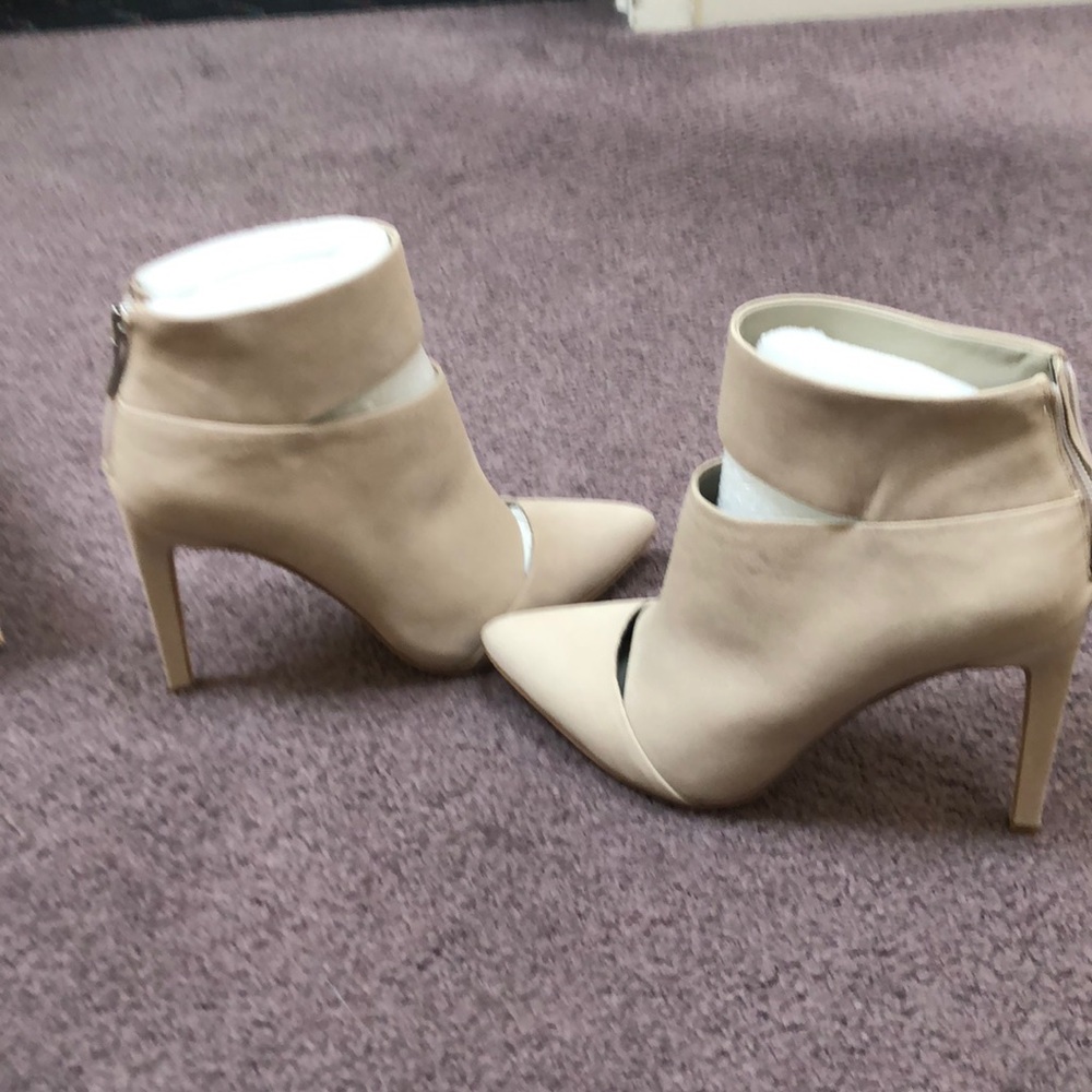 BCBG CASHMERE bootie NEW Size 7 in box